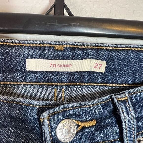Levi's Women's 711 Skinny Jeans Distressed Denim 5 Pocket Medium Wash Size 27 - Picture 4 of 7